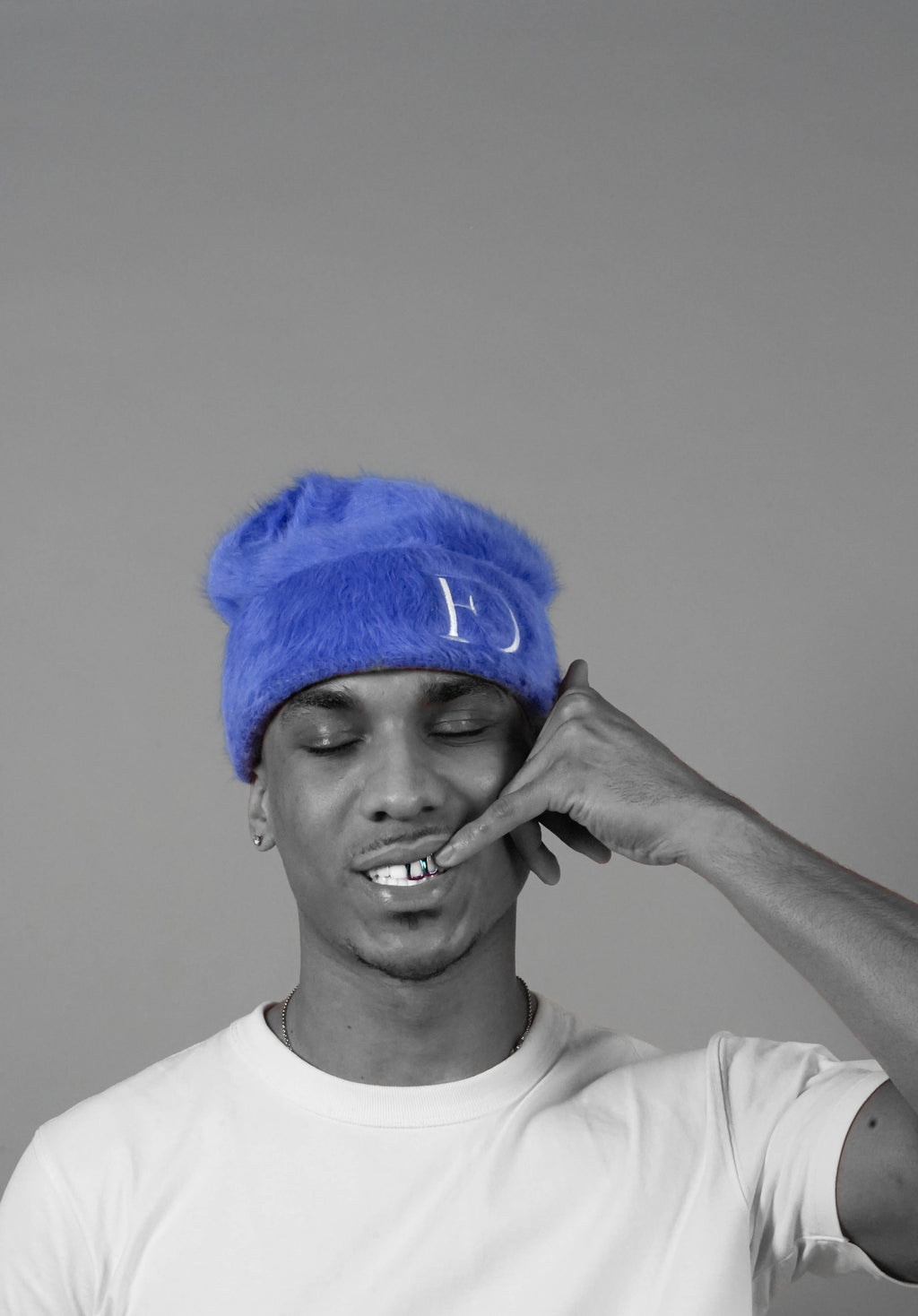 BONNET BLEU BRODÉ