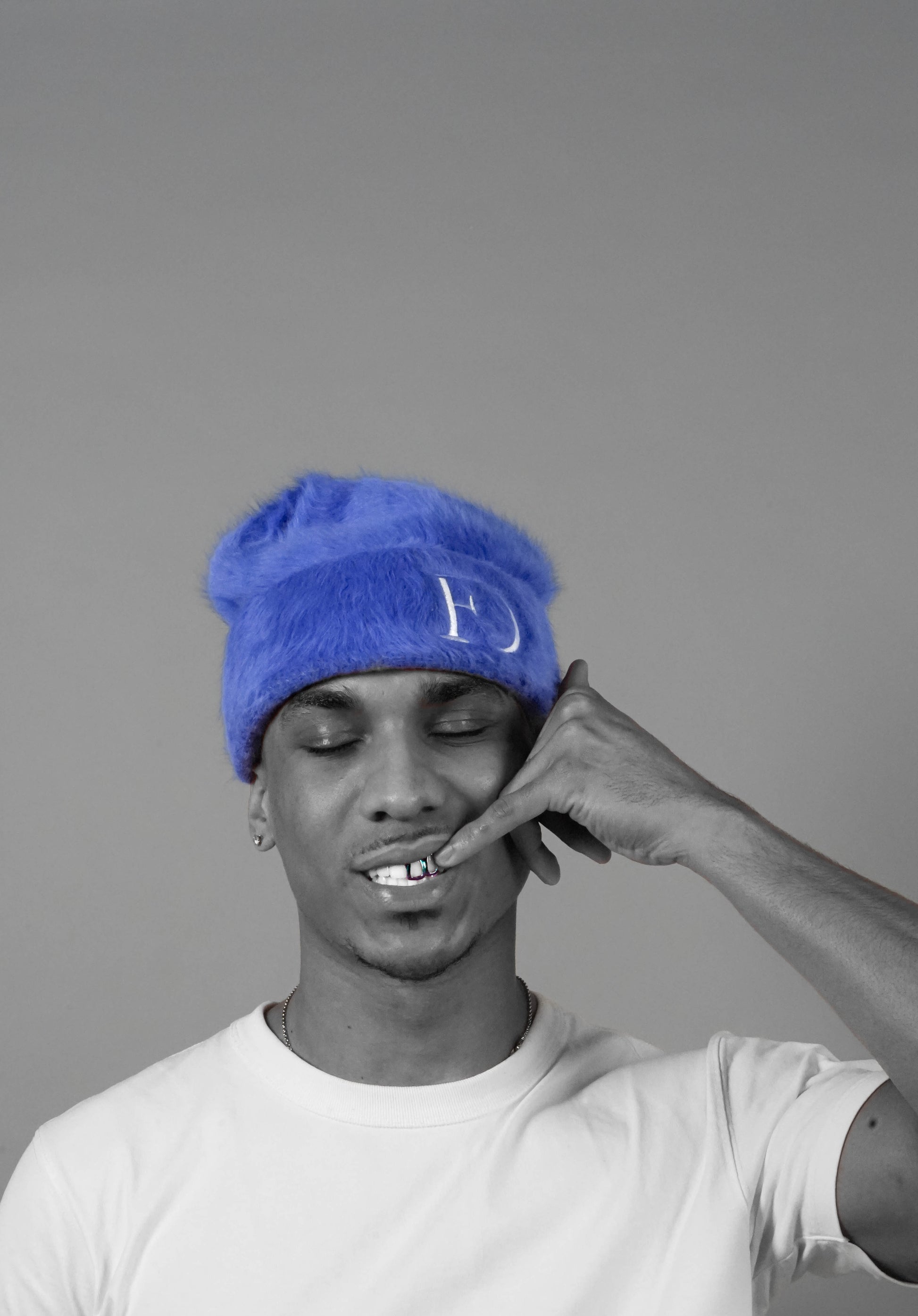 BONNET BLEU BRODÉ