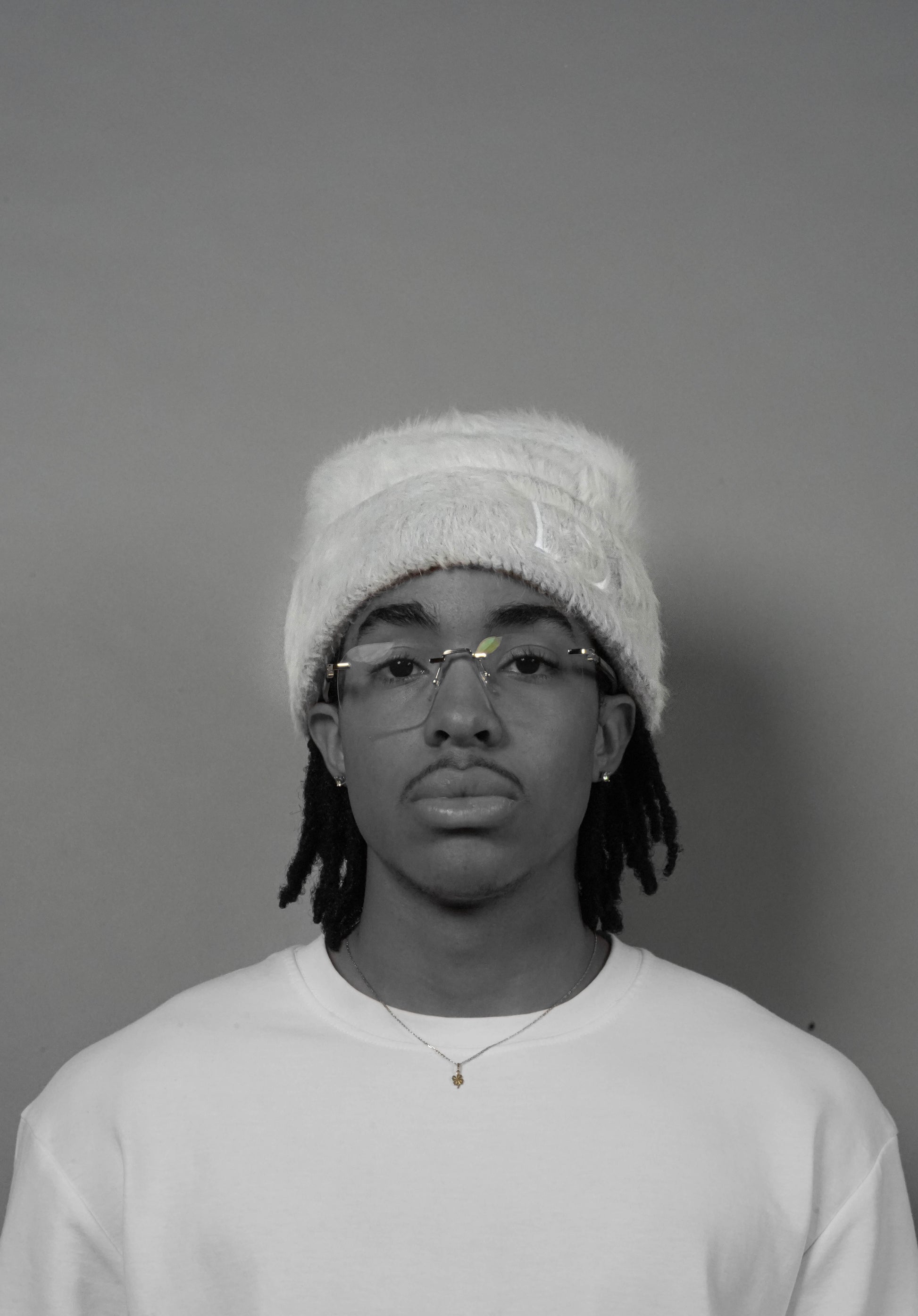 BONNET GRIS BRODÉ